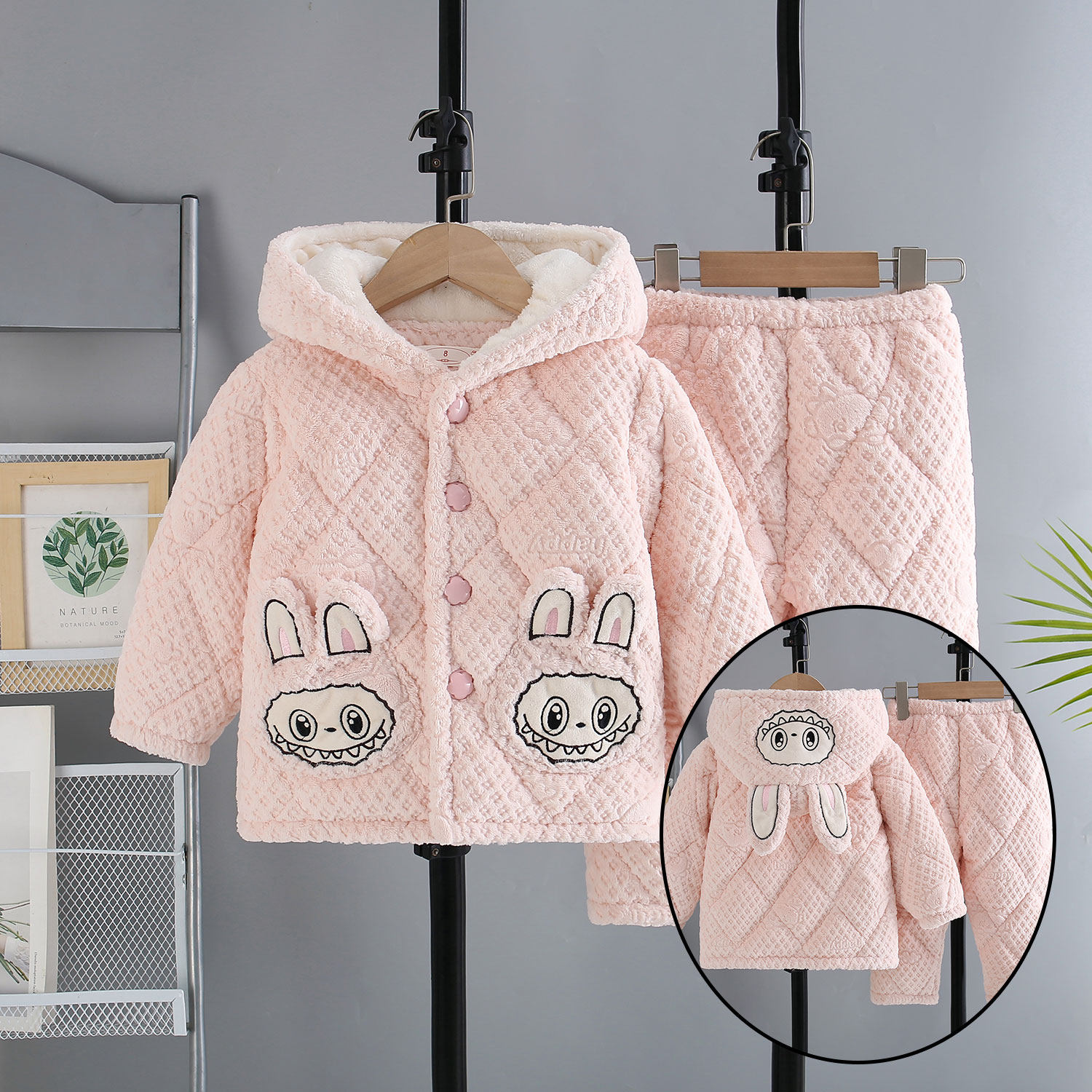 冬季新品牛奶绒儿童夹棉睡衣套装卡通带帽加厚加绒女童家居服外出