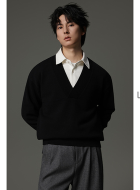 w2x冬季2025新款深V领宽松设计感针织衫男老钱风内搭毛衣厚款毛衫