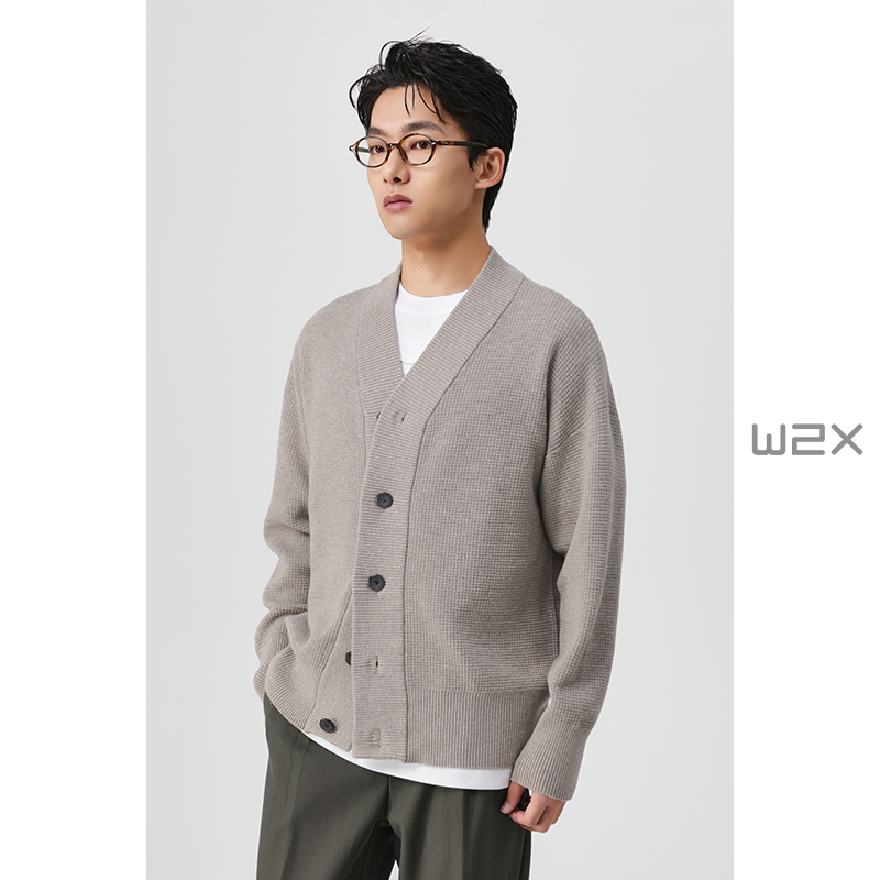 宽门襟纽扣款宽松V领针织开衫