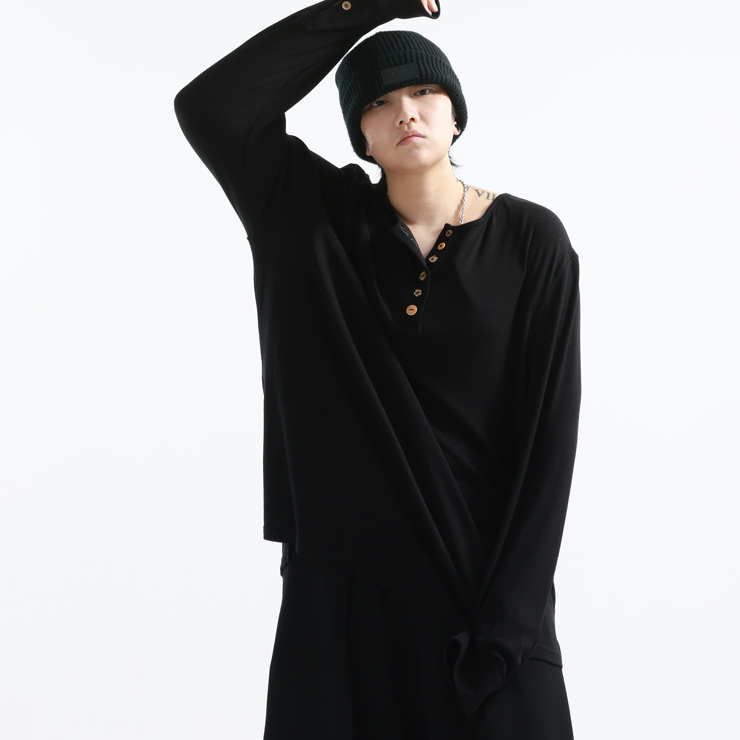 羊毛天丝软糯原木扣亨利半开襟T