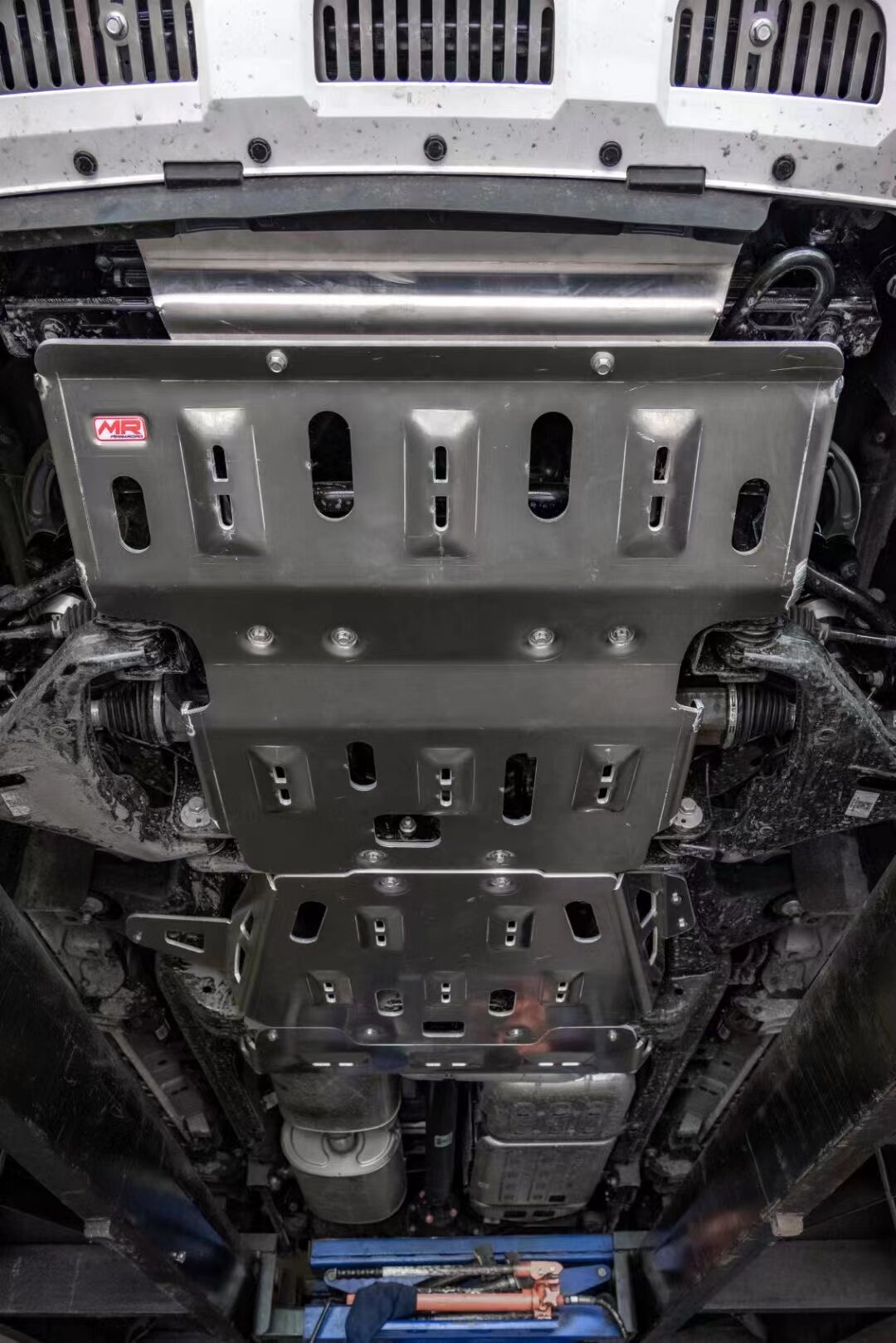 mr坦克500发动机底盘下护板底盘装甲铝镁合金油箱盖板防护改装