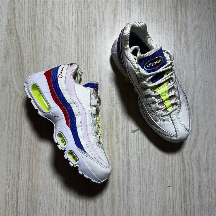 Nike Air Max 95 灯芯绒三原色女款复古大气垫跑鞋 AQ4138-101