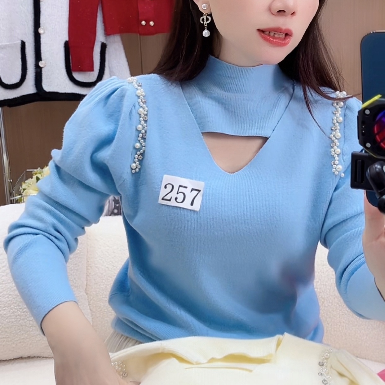 时尚镂空半高领钉珠长袖针织衫