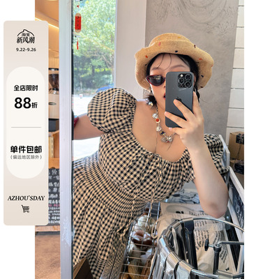 阿周家大码微胖泡泡袖格子连衣裙女夏季胖MM设计感方领收腰裙子