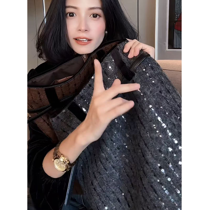 秋冬新款V+COM撞色A字半身裙