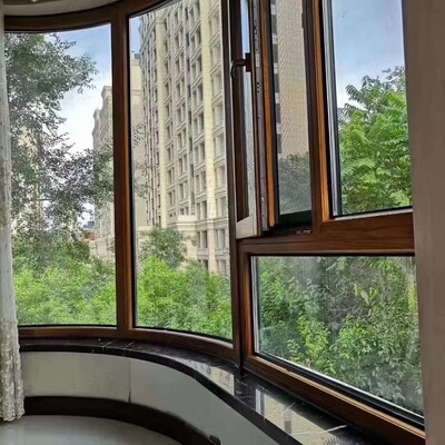 Met aluminium beklede houten ramen