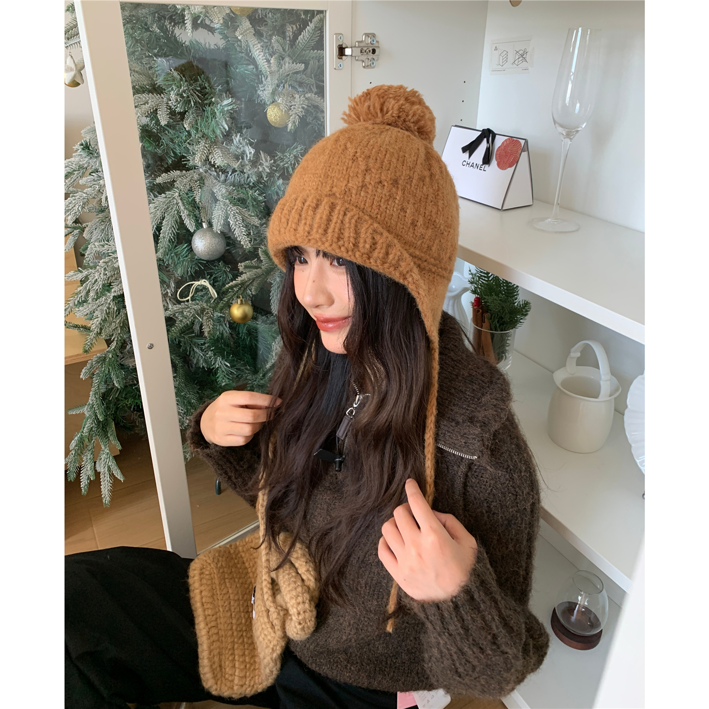 韩代款 纯色菱花卷边护耳毛球飞行帽子女冬季辫子显脸小毛线帽潮