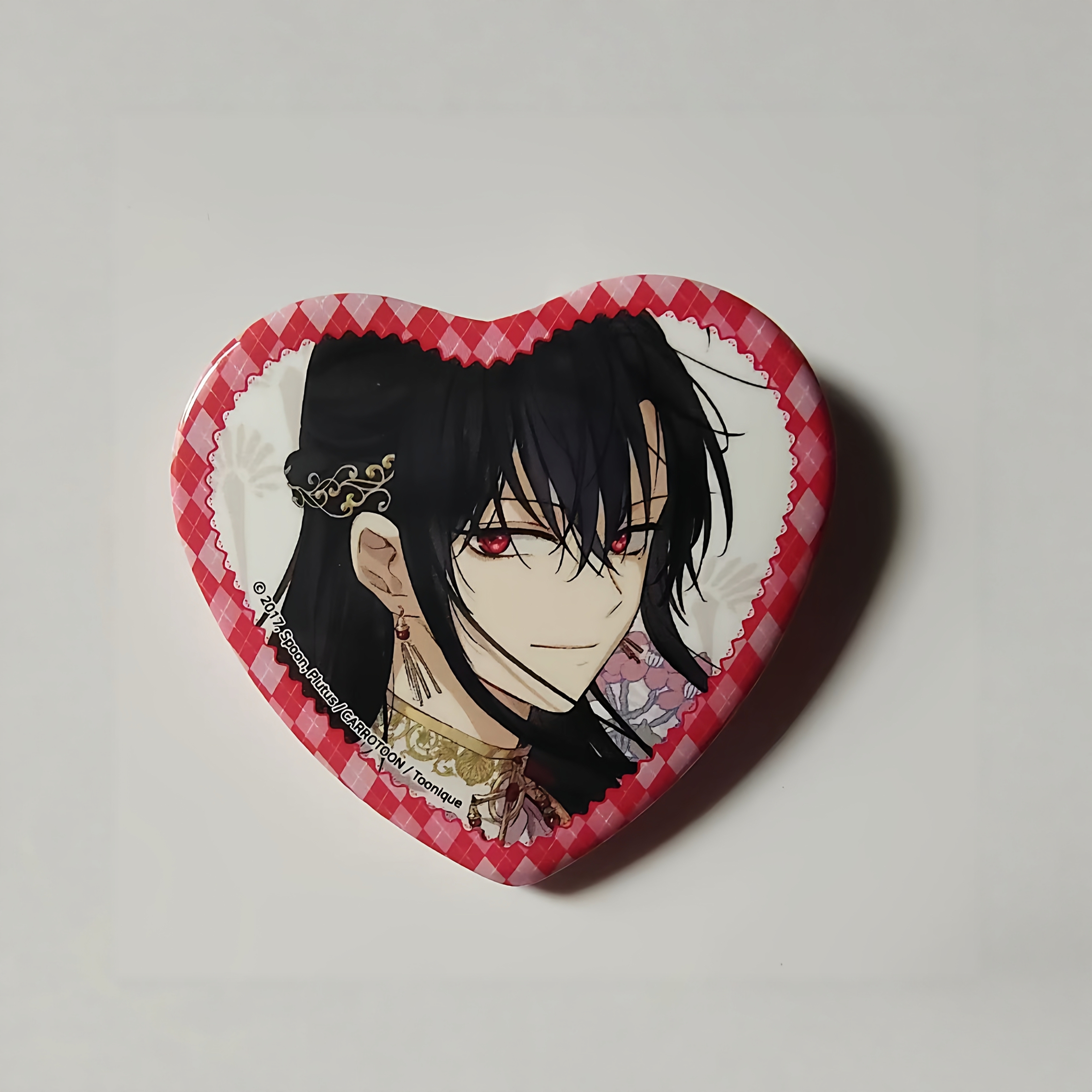 韩谷散货 某天成为公主 卢卡斯长发 希娅幼年心形吧唧徽章 原袋