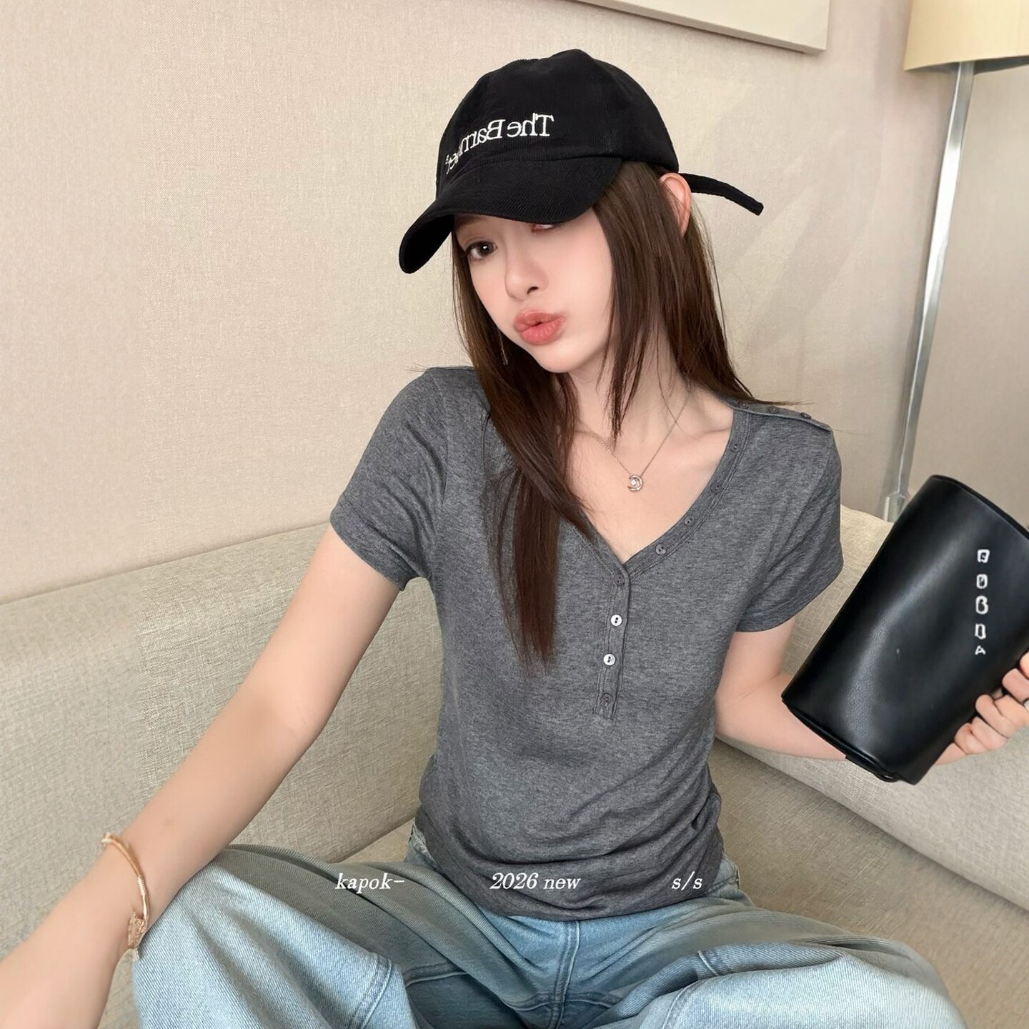 2026夏季新款韩版小众气质V领半开扣修身显瘦百搭简约短袖T恤上衣
