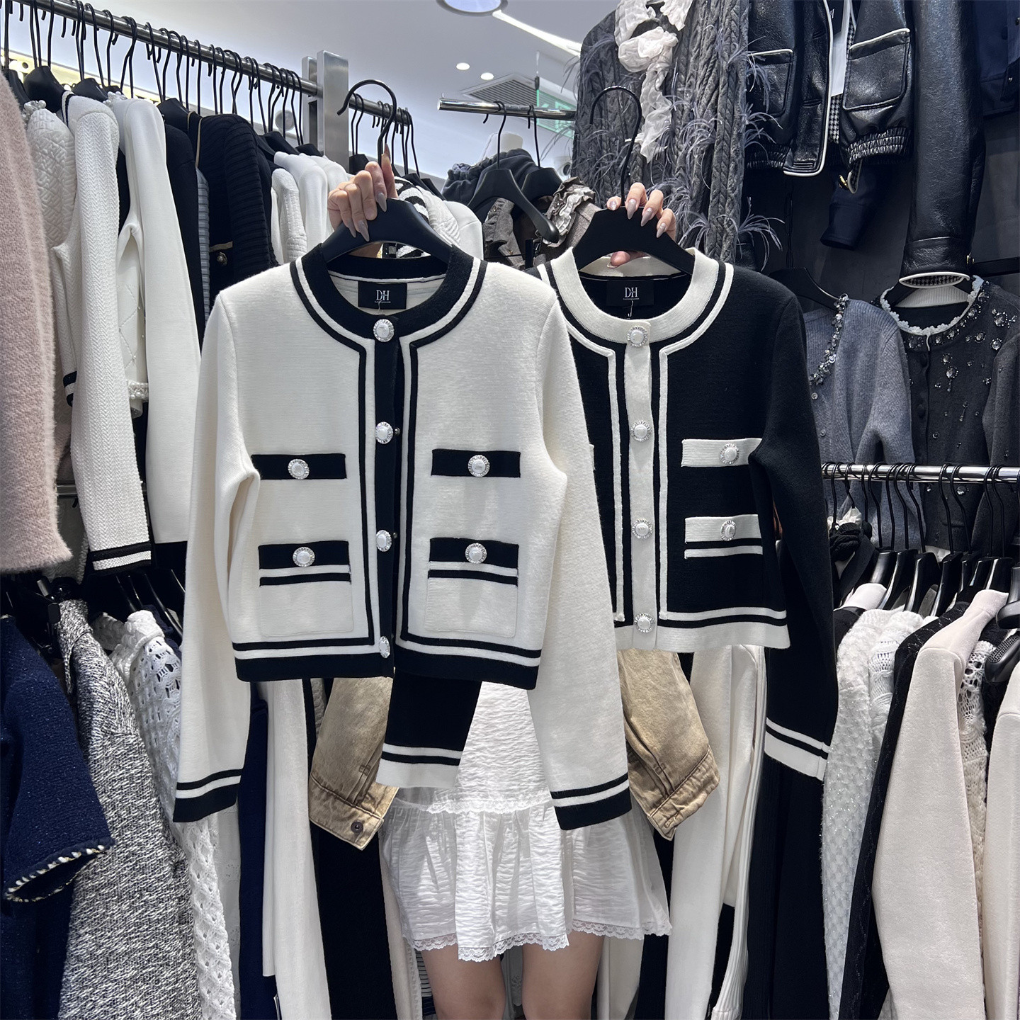 黑白撞色针织开衫短外套