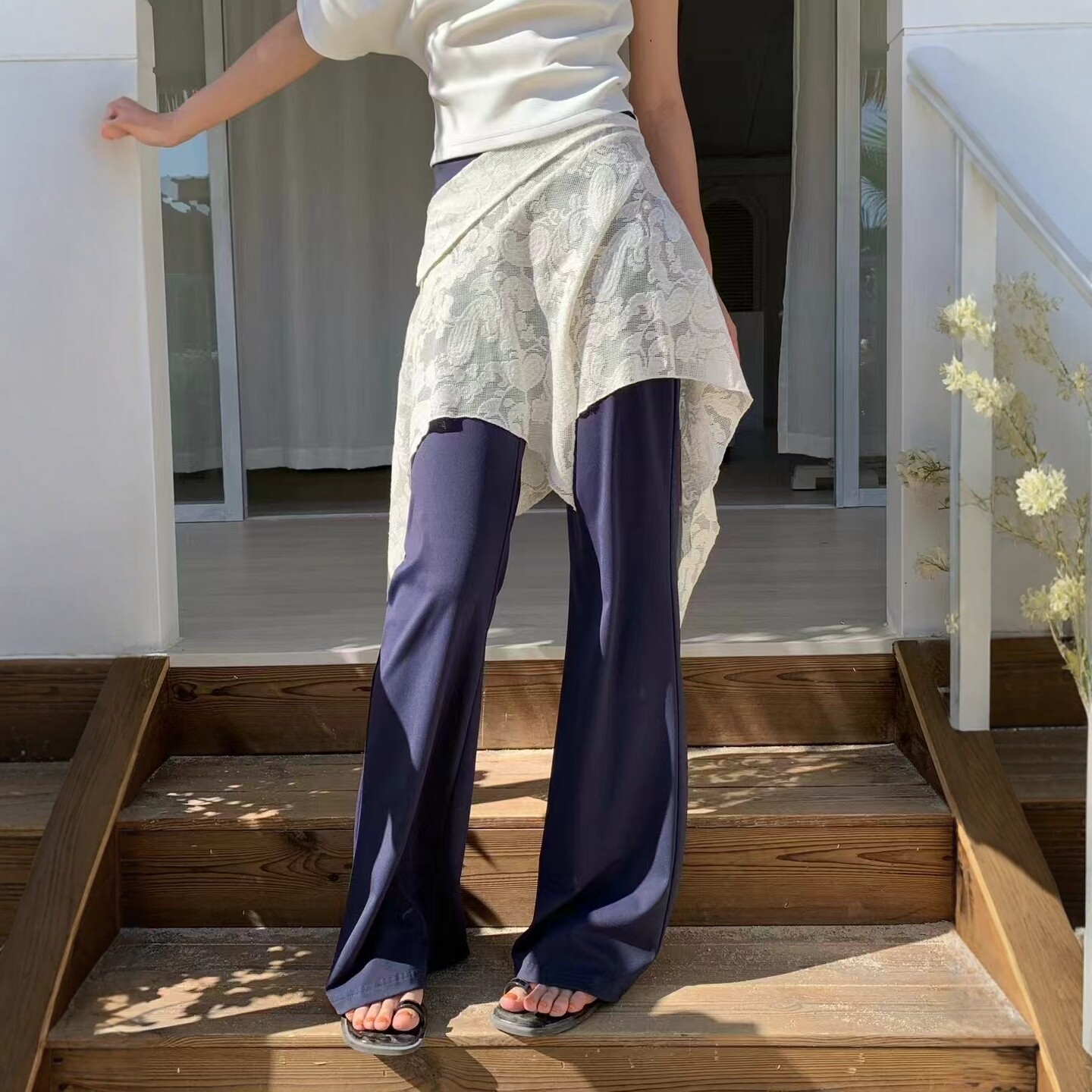 2026春季新款微喇裤女韩版设计感不规则蕾丝屁帘拼接假两件休闲裤