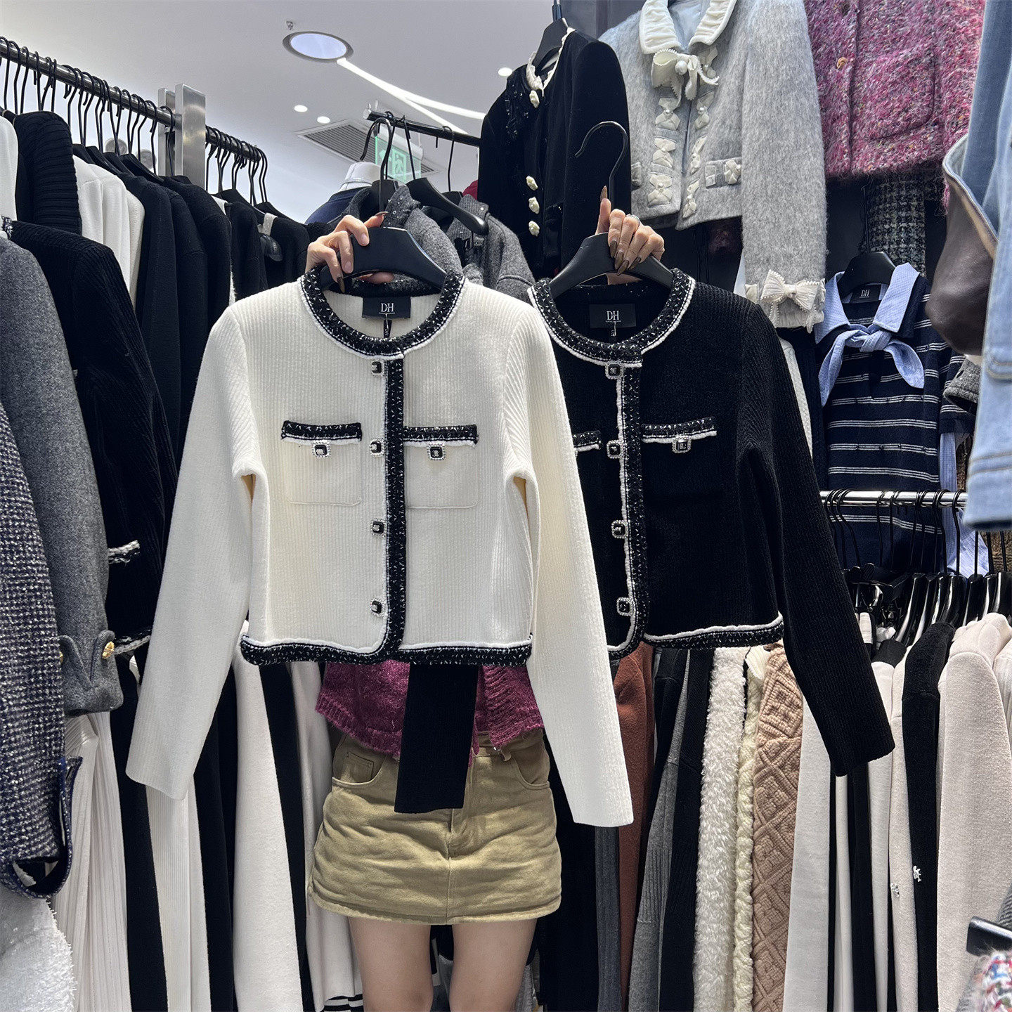 2026早春新款韩版小众气质圆领单排扣轻奢名媛百搭小香风短外套,女装/女士精品,短外套,淘宝优惠券,粉丝福利购,淘宝优惠卷