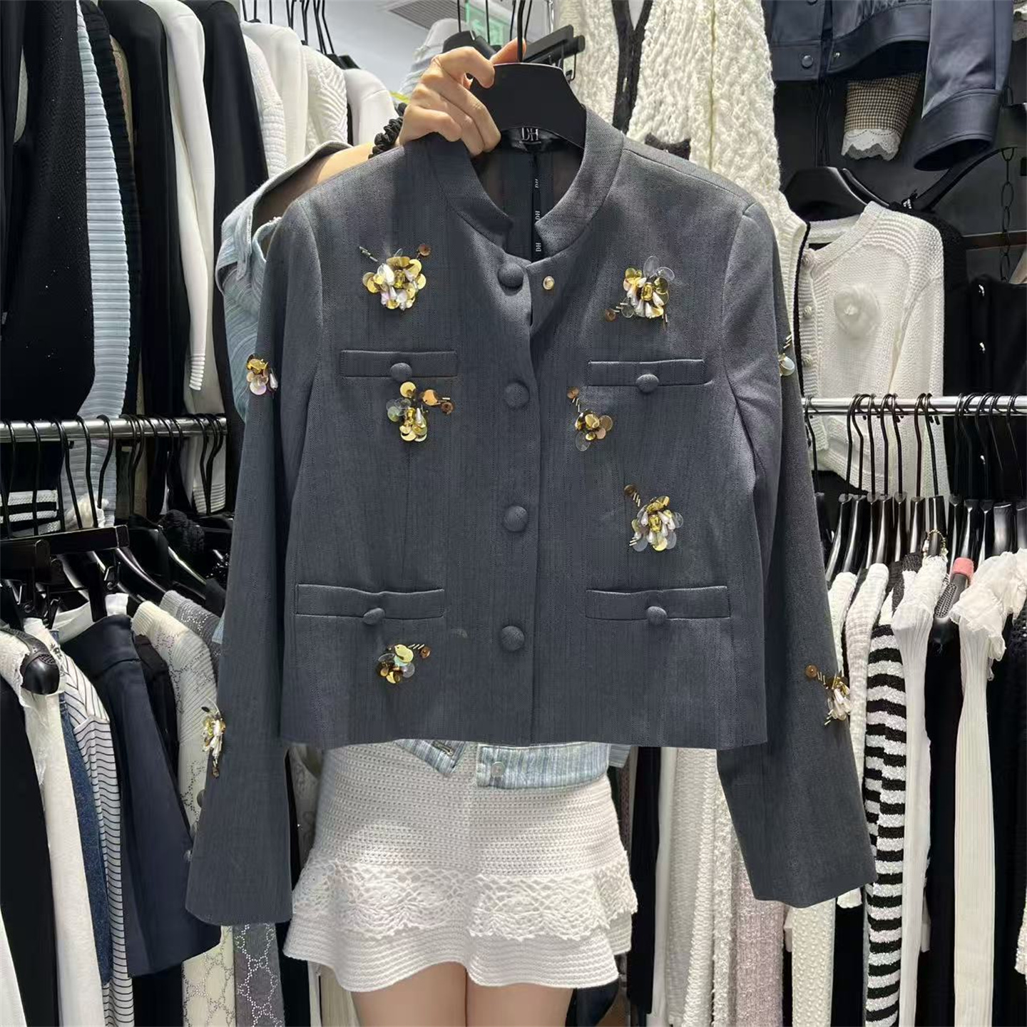 2025秋季新款小西服女高级感重工钉珠单排扣百搭气质休闲短外套潮