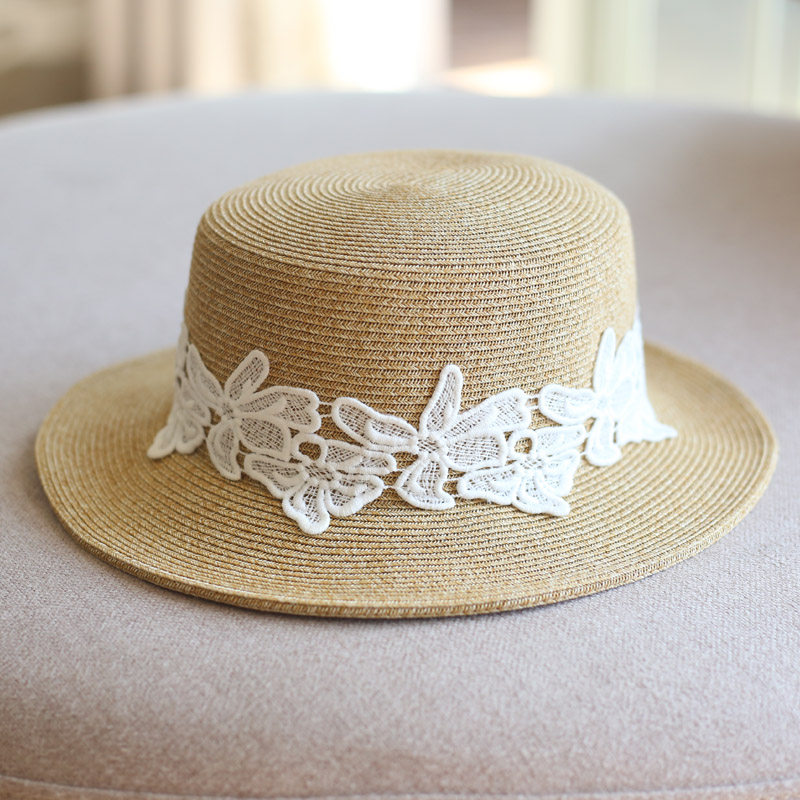 日系优雅蕾丝花装饰平顶帽子女夏防晒草帽简约百搭遮阳平沿帽出游