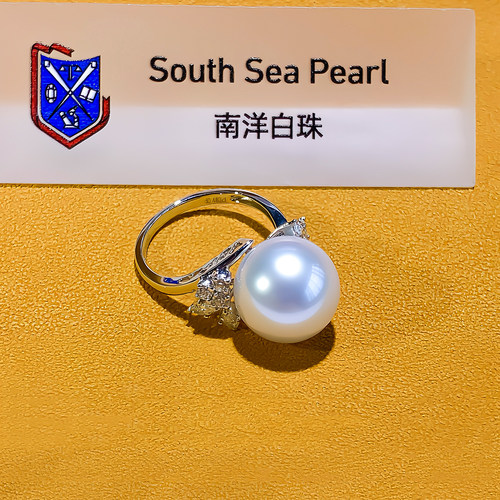 18K金钻冷光澳白海水珍珠戒指