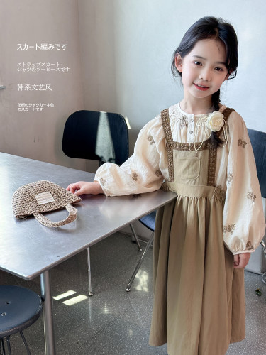 女童杏色碎花娃娃衫卡其色背带裙