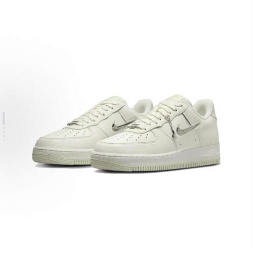 耐克Nike Air Force 1空军一号轻便板鞋女款FN8540-100