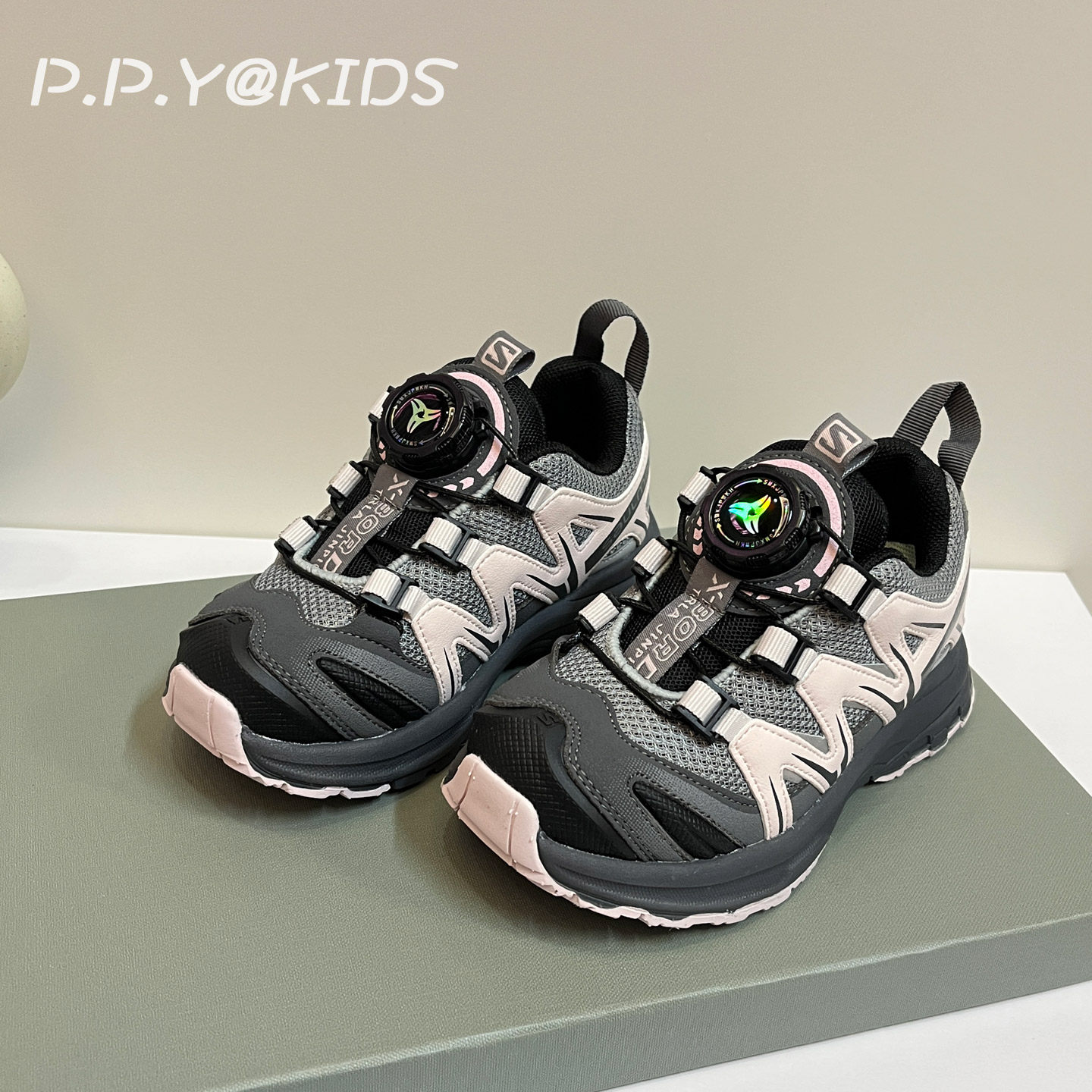 春款女童运动鞋2026新款轻便跑步鞋网面透气老爹鞋旋转扣男童鞋子