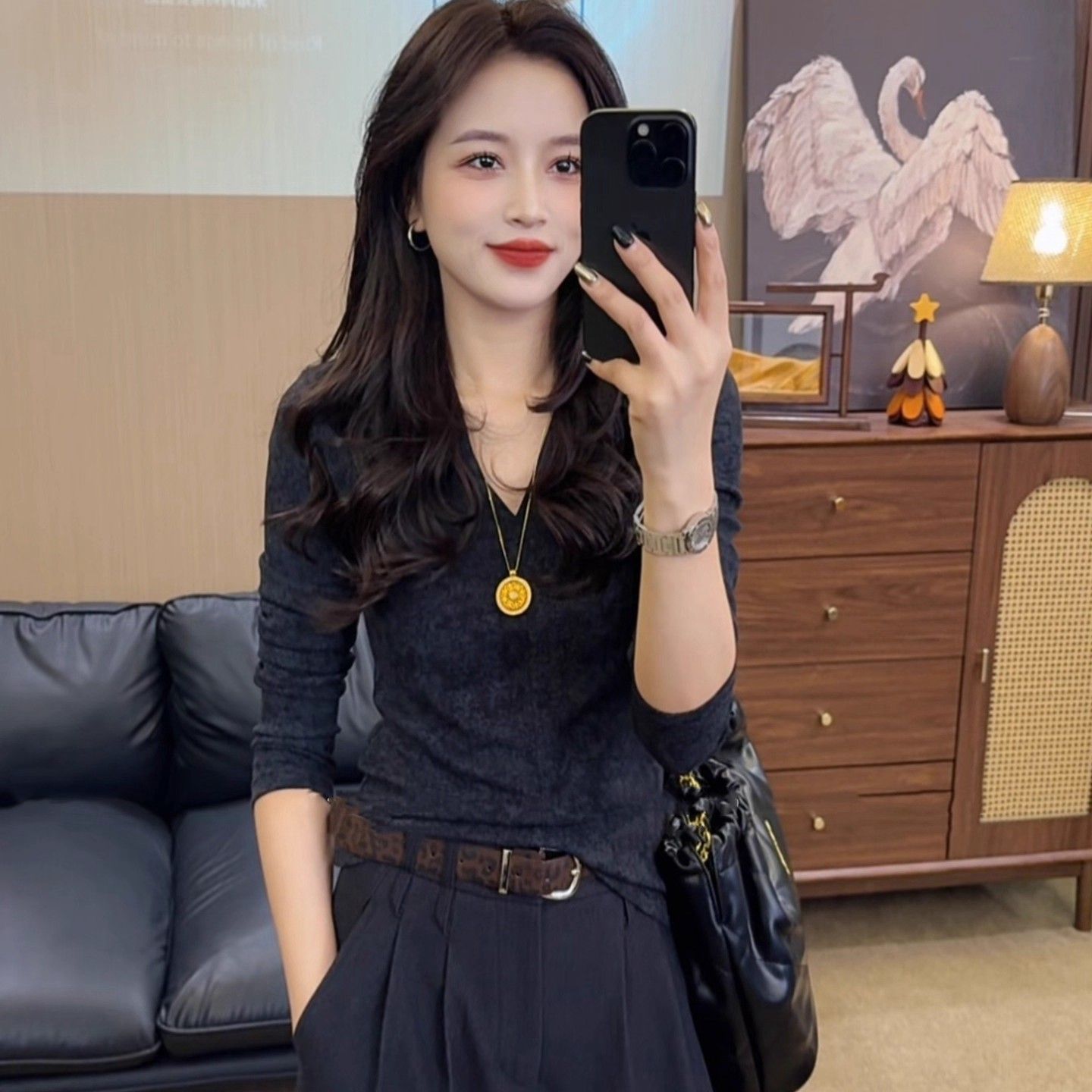 大码女装韩版V领长袖T恤打底衫女秋冬新款高级感修身内搭加厚上衣