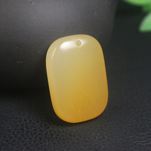 正品桂林鸡血玉地黄料平安牌吊坠纯天然黄色玉石带证书时尚无事牌