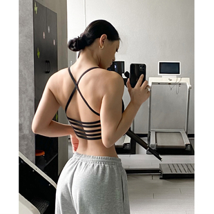 欧美交叉美背运动文胸露背健身内衣透气瑜伽服bra 练背穿它