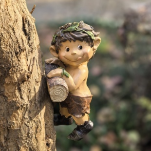 森林小野人童趣树挂挂件爬树人物花园装饰树脂摆件