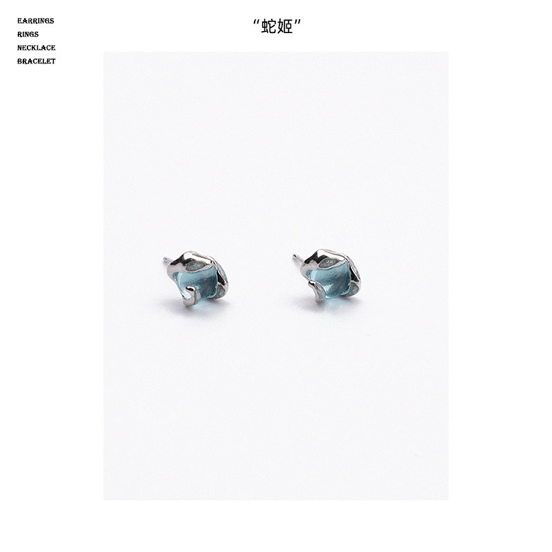 通体银异域风水晶中性耳钉