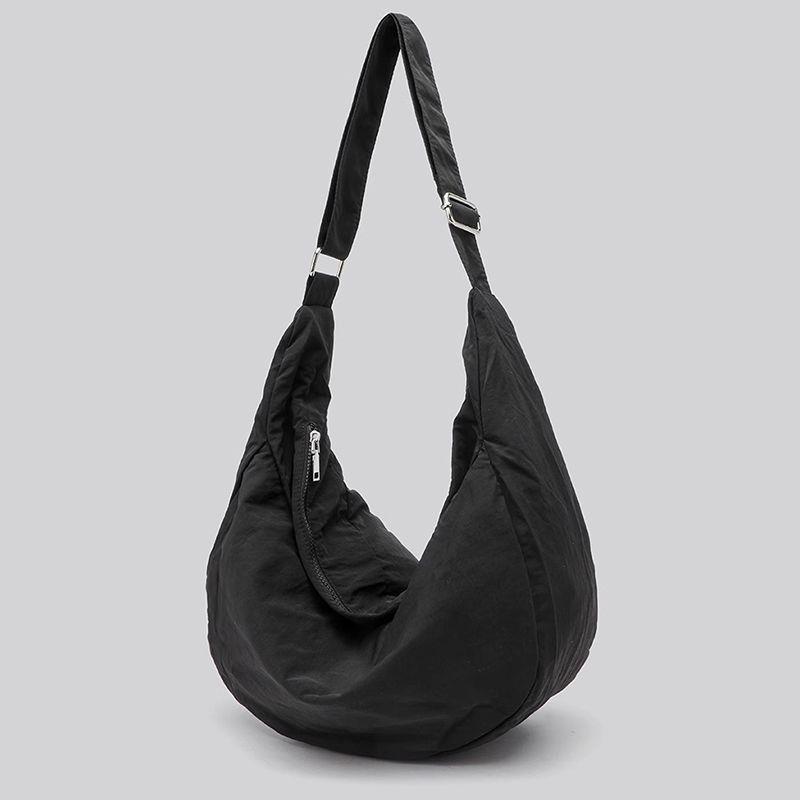 韩版男女通用款超轻便运动大容量防水尼龙饺子单肩女士斜挎包