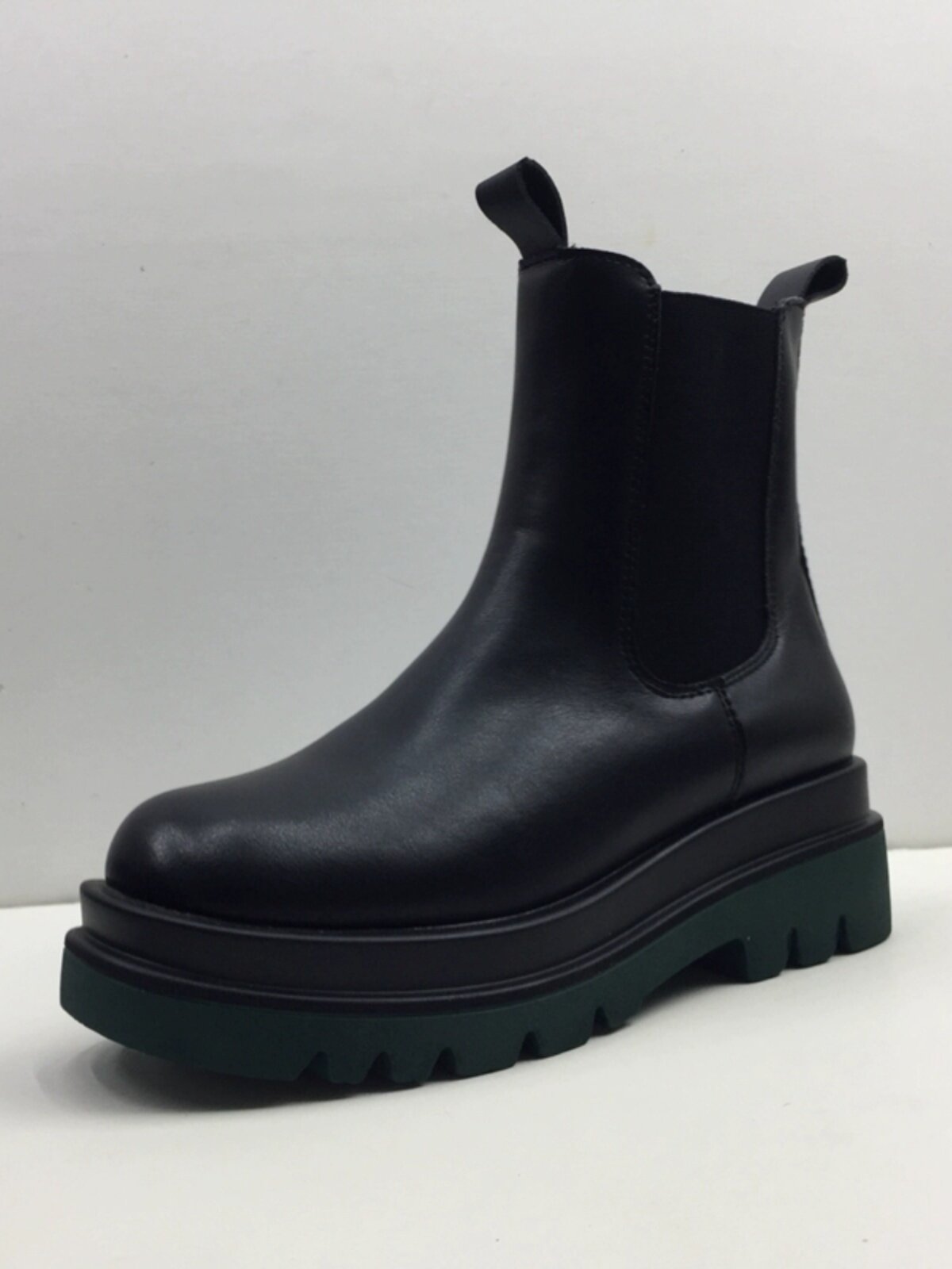 2024 겨울  가죽 굴뚝 부츠 여성 부츠 우아한 두꺼운 단독 캐주얼 브로큰 코드 처리 여성 짧은 부츠