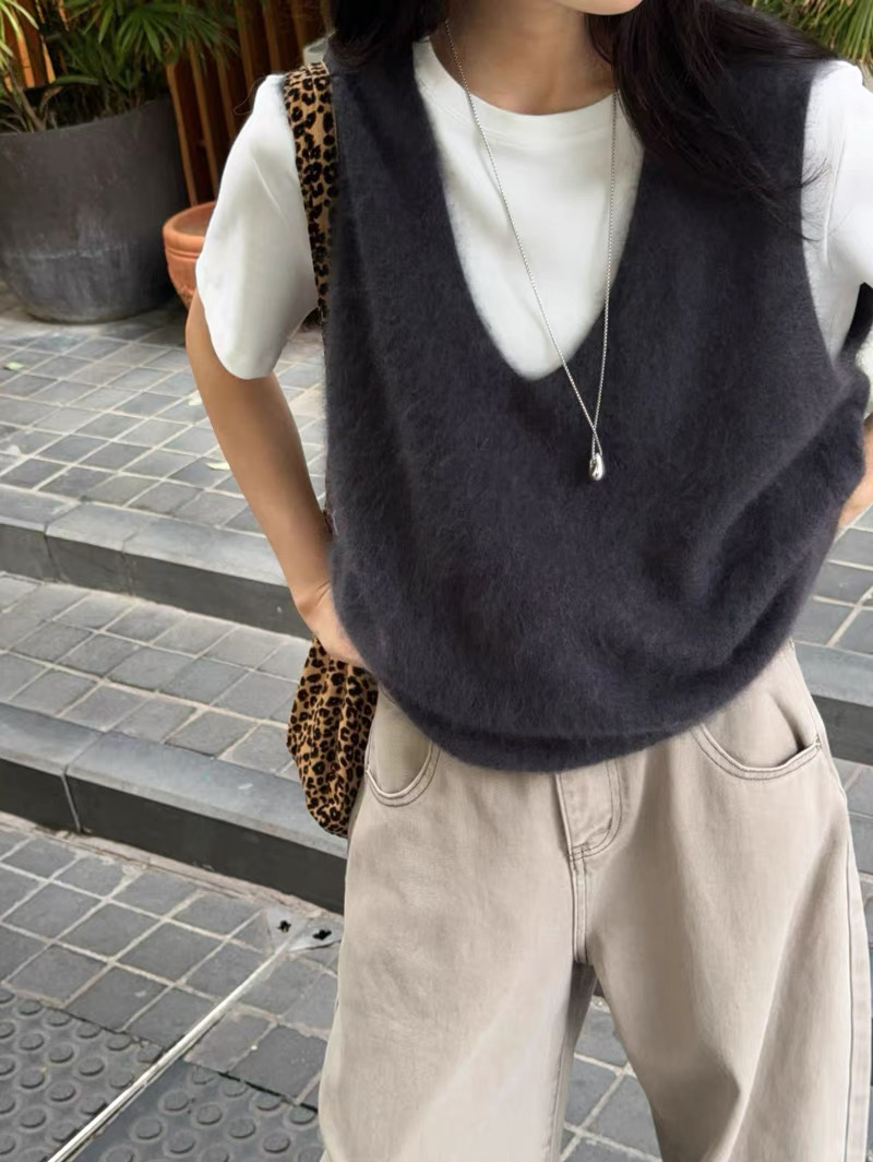 2025秋冬新款100%纯羊毛V领针织马甲开衫拉毛纯色无袖叠穿坎肩