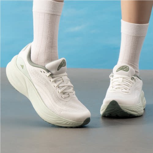 Adidas女舒适透气耐磨运动休闲鞋