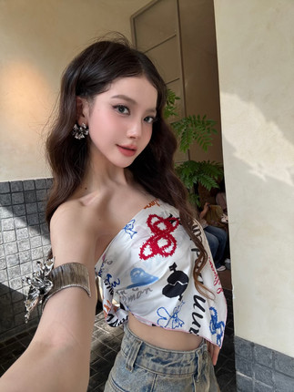 LonelyDance胶囊系列*甜酷辣妹风露肩抹胸上衣女修身显瘦冰丝方巾