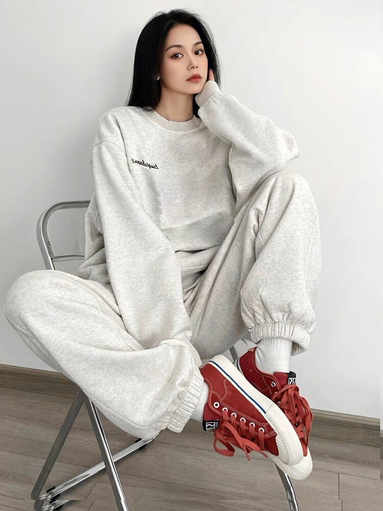 여성을위한 미국 특대 스포츠 정장 가을 겨울 회색 홍콩 스타일 느슨한 라운드 넥 스웨트 셔츠와 스웨트 팬츠 캐주얼 투피스 세트