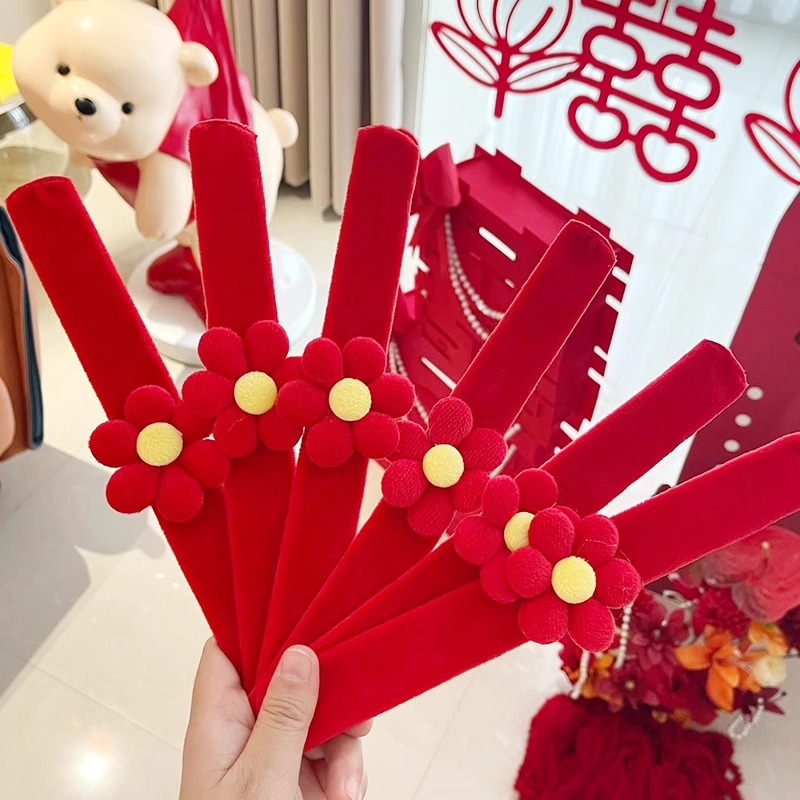 婚庆小红花啪啪圈结婚手腕红花婚礼可爱花朵手环伴娘拍照道具用品