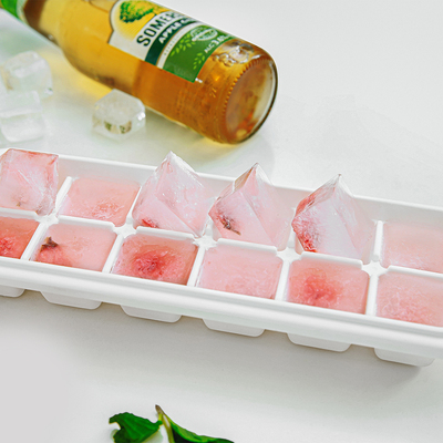 日本进口创意冰块塑料模具家用冻冰格冰箱方形制冰带盖辅食盒冰格