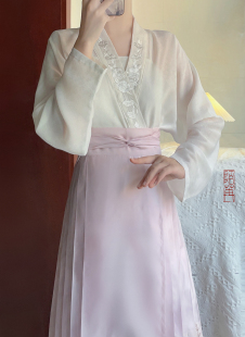 汉服女交领宋抹吊带日常 轻汉坊暗纹刺绣马面裙上衣搭配宋制飞机袖