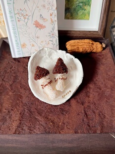 原创微钩手工编织蘑菇胸针成品森系复古风配饰送礼