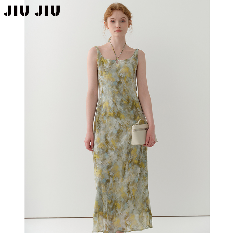 JIUJIU法式复古度假风碎花连衣裙女夏季2025新款显瘦挂脖气质长裙
