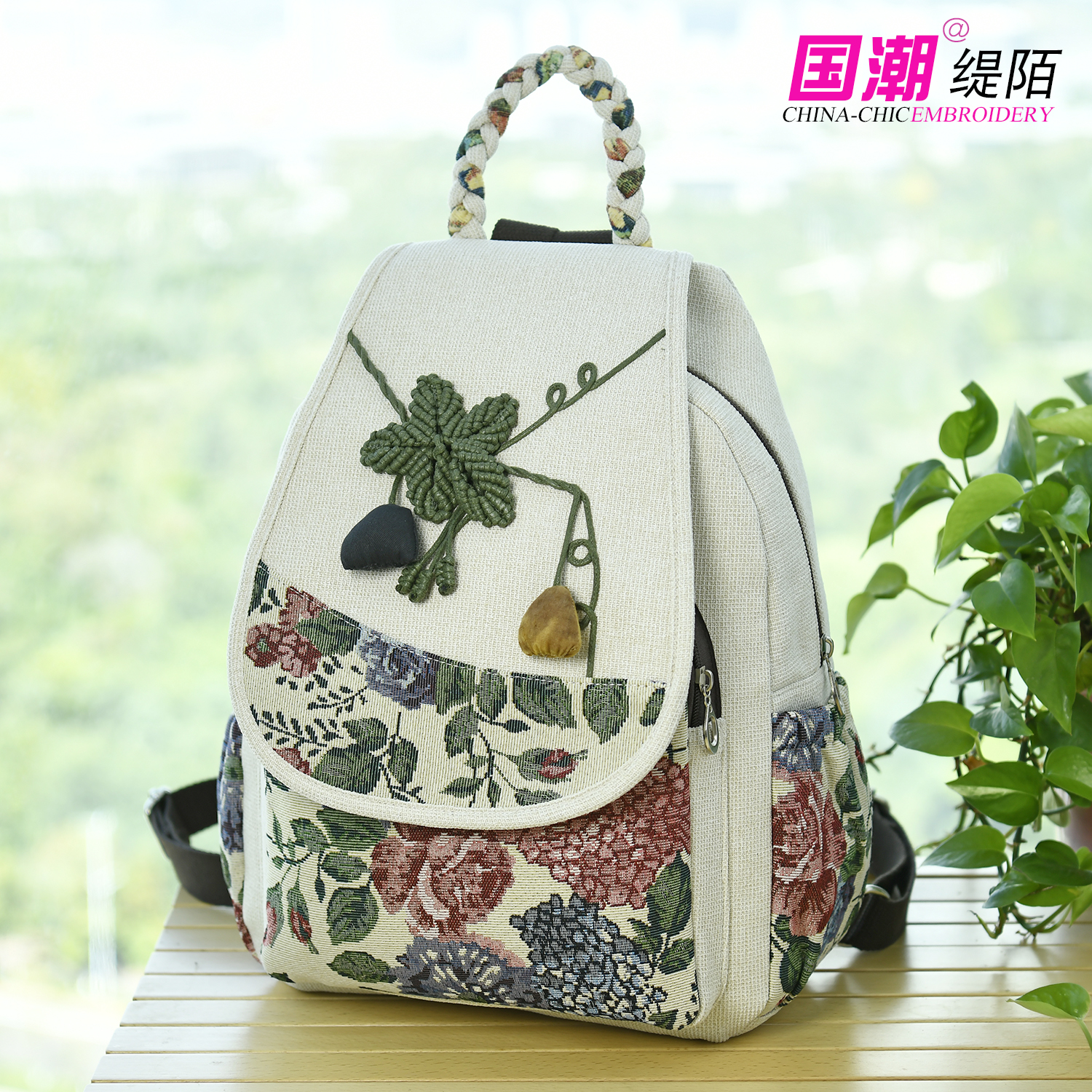 新款民族风双肩包女休闲轻便布包