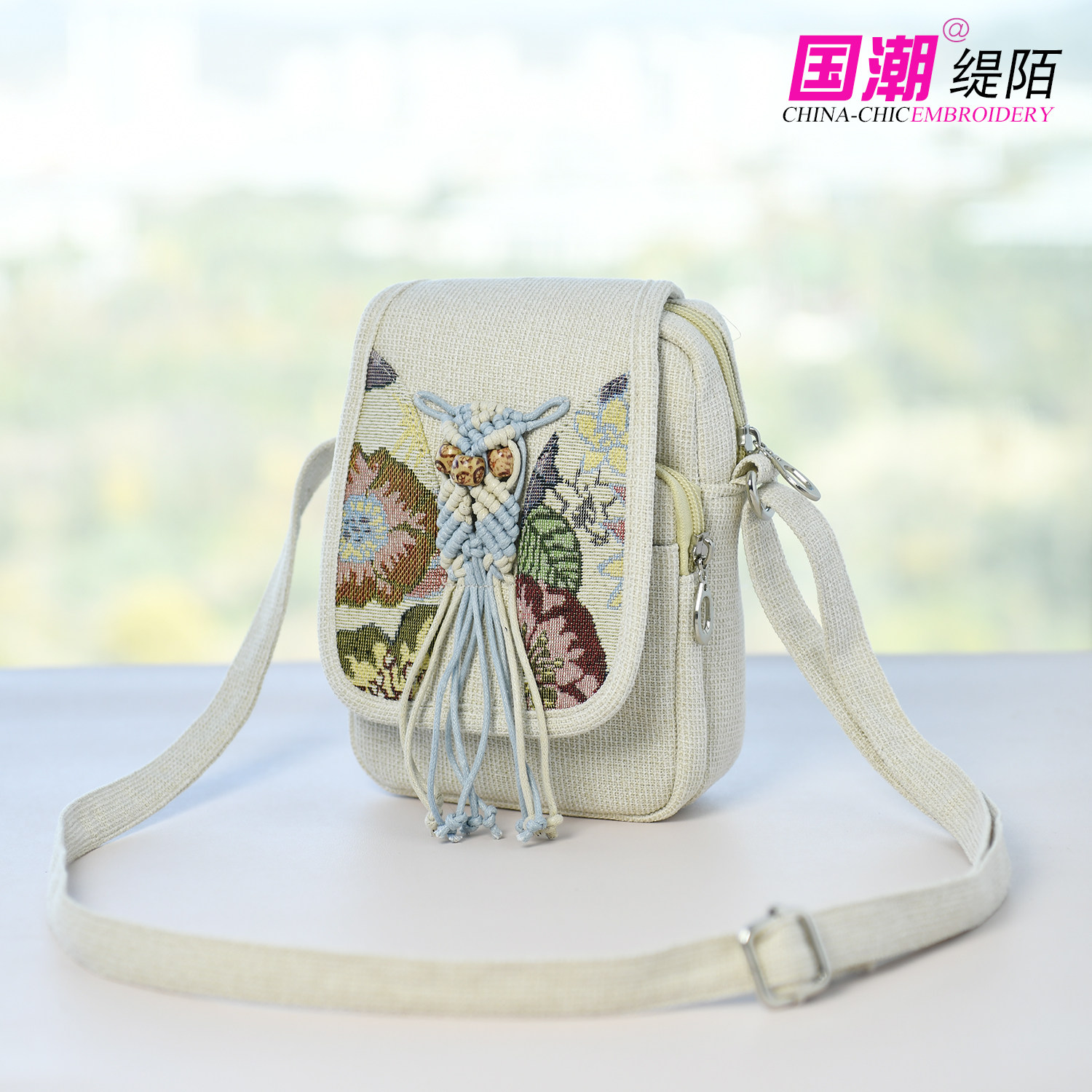 民族风手工布艺斜挎包帆布包女单肩包手机包流苏小包包休闲百搭包