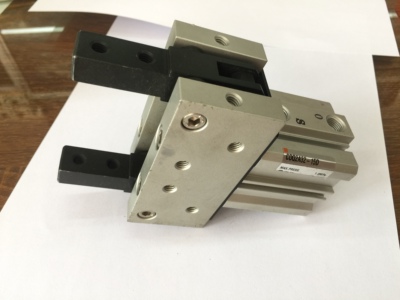 二手原装SMC气缸组合MHT2-32D+CDQ2A32-15D 现货 九成新