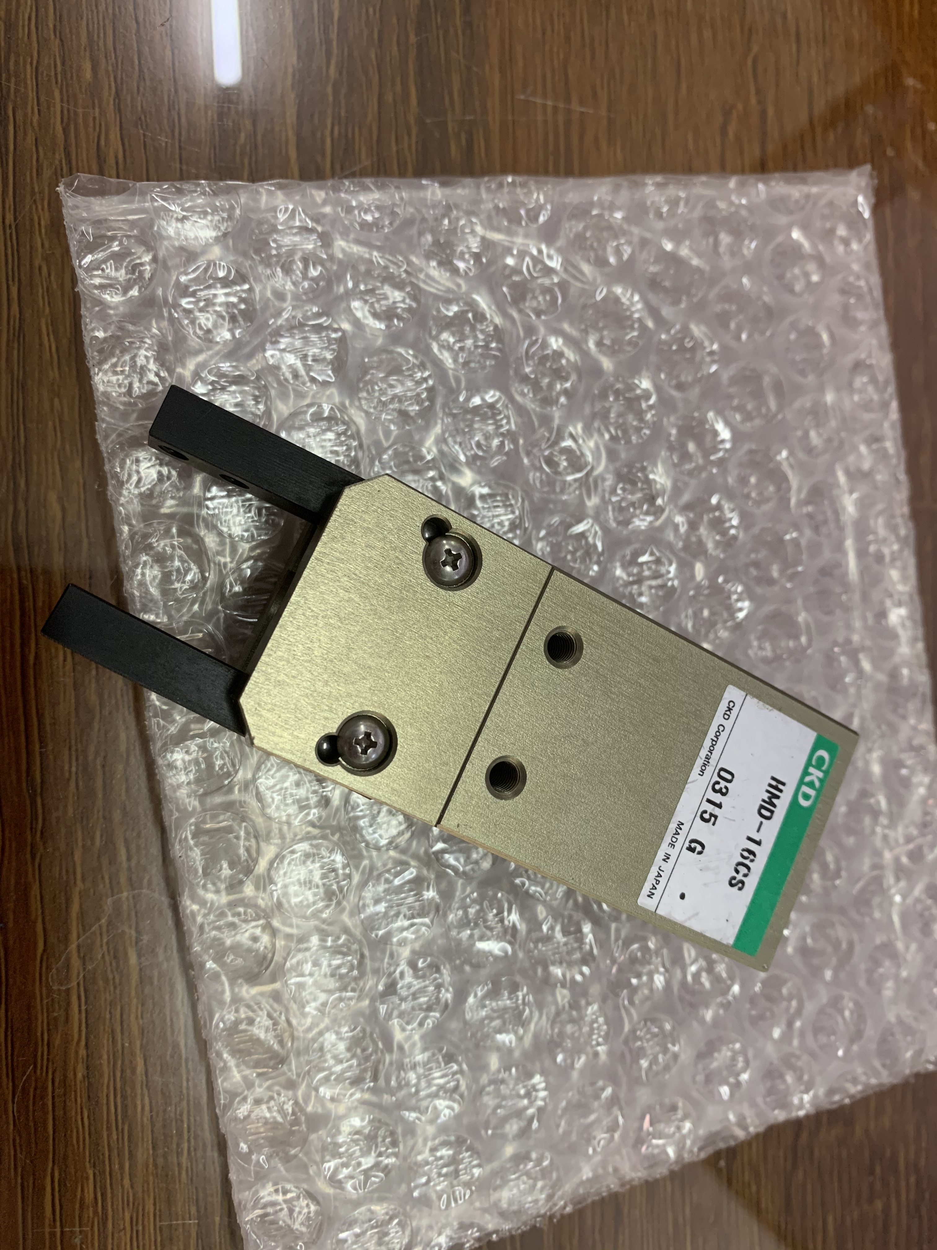 原装CKD气动手指气缸HMD-16CS BHA-03CS1 FH112-Z-T3V-R 处理现货