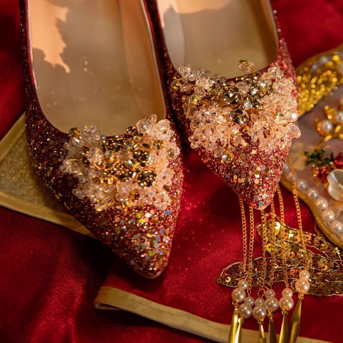 婚鞋新娘鞋女2024新款高级感结婚订婚鞋秀禾服中式红色水晶高跟鞋