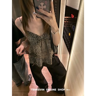 十一石 小豹来袭 V领薄款豹纹吊带背心女小个子宽松显瘦露背上衣