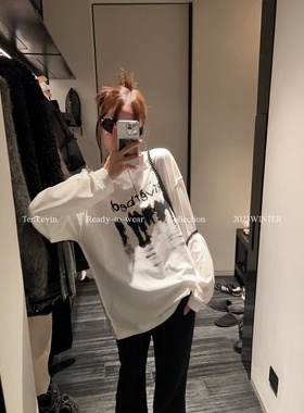 十一石 小众印花白色长袖t恤女秋小个子宽松打底衫外穿磨毛上衣ll