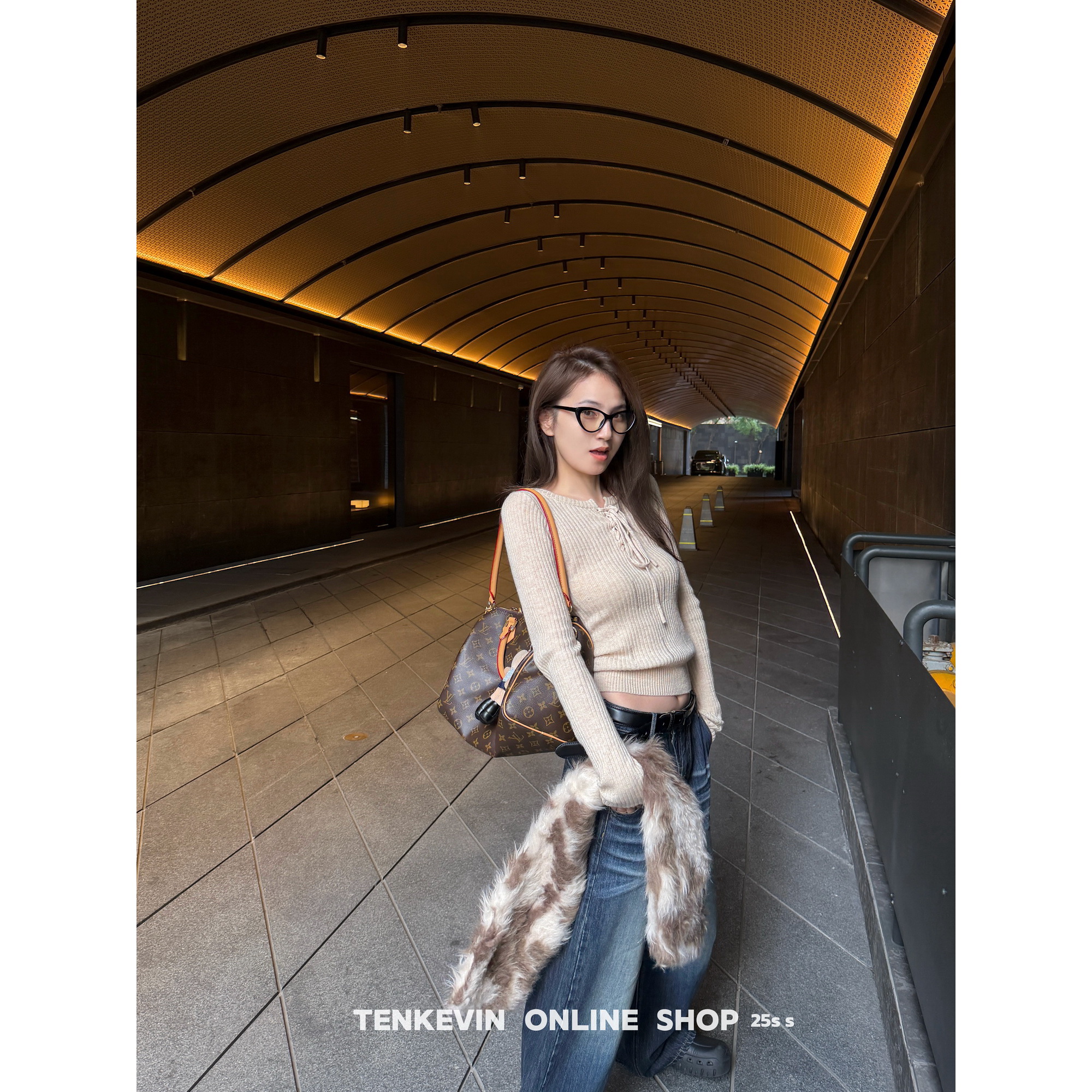 羊毛V领坑条交叉针织毛衫毛衣