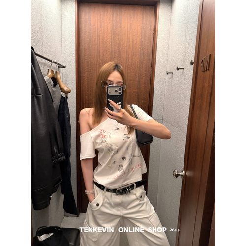 十一石 千禧风纸片人斜肩涂鸦印花短袖T恤女小个子宽松短款上衣II