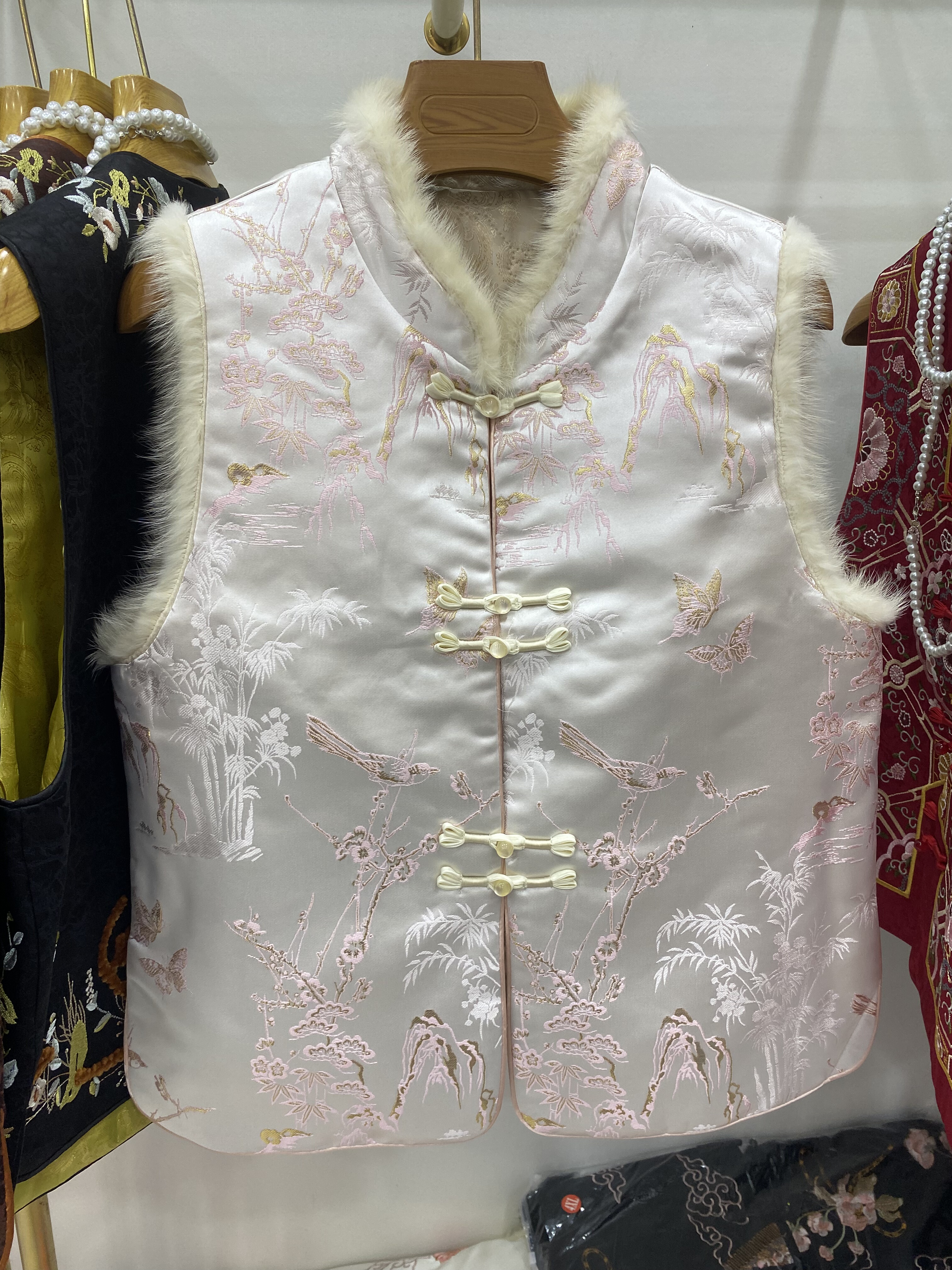 妈妈秋冬加绒保暖马甲女装新中式立领花鸟盘扣刺绣水貂毛上衣坎肩