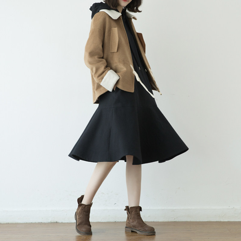 领口袖口拼羊羔绒 腰节抽绳可调节