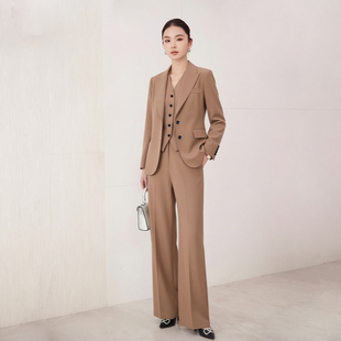 诗璐雅老钱风卡其色西装马甲三件套女士高级感职场通勤阔腿裤套装